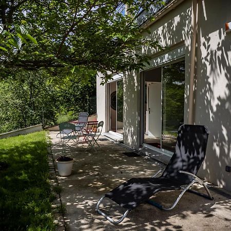 La Maison Sous Le Noyer Montessut Exterior foto