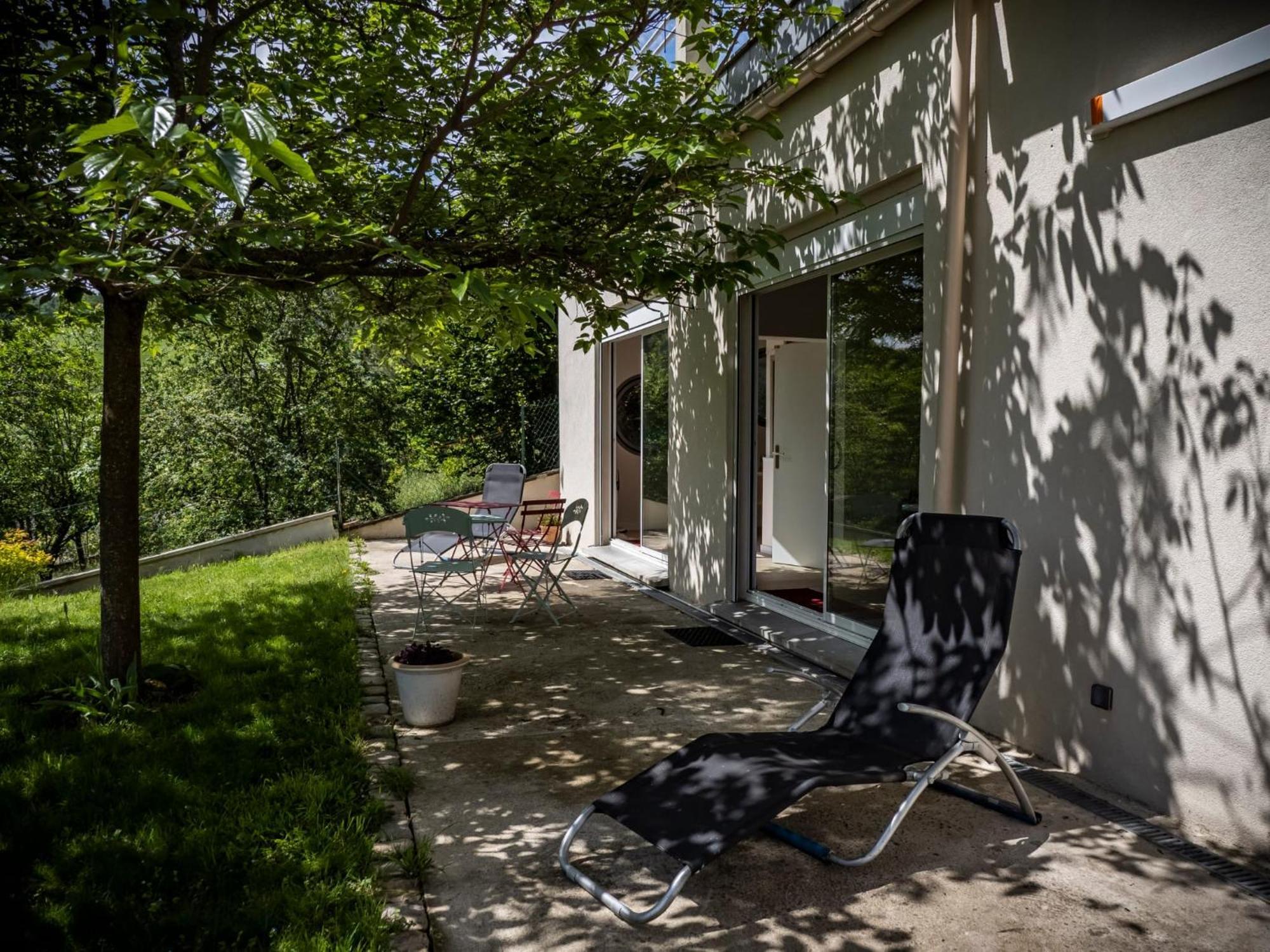 La Maison Sous Le Noyer Montessut Exterior foto